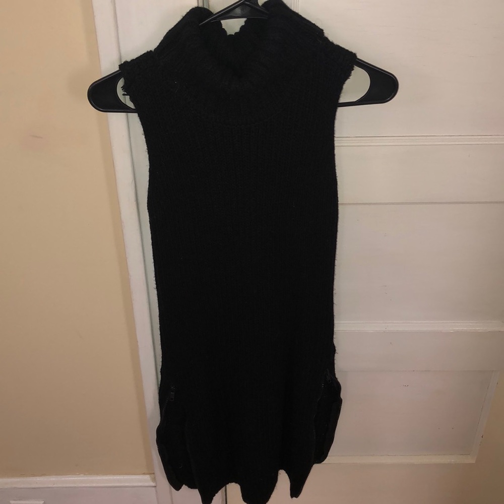 Turtle neck tank sweater